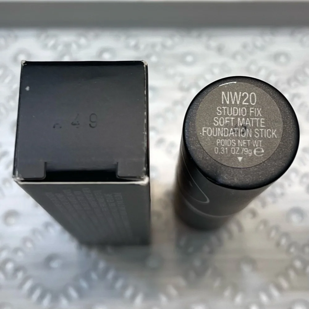 VAULTED ~ MAC ~ ‘NW20’ Studio Fix Soft Matte Foundation Stick ~ FS ~ RARE & HTF